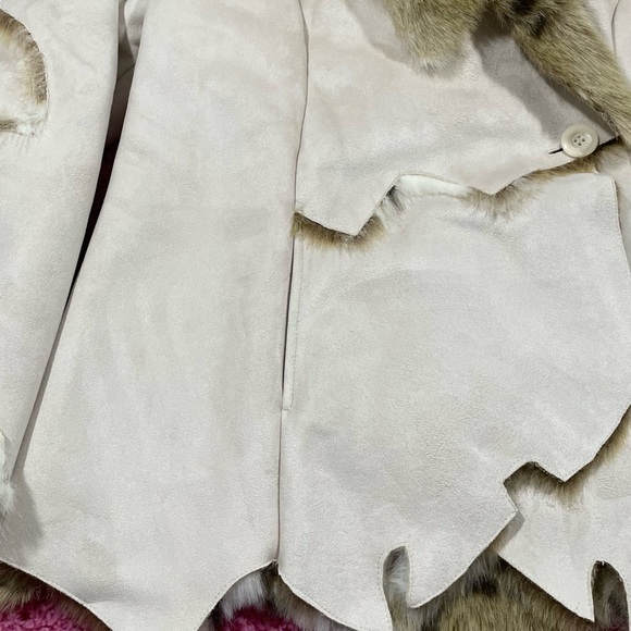 DONNA SALYERS FABULOUS
FIT SNOW LYNX FAUX FUR
JACKET - Picture 13 of 14